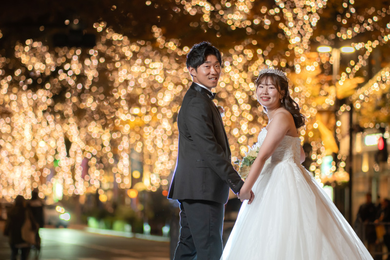 イルミネーションを全身に浴びて