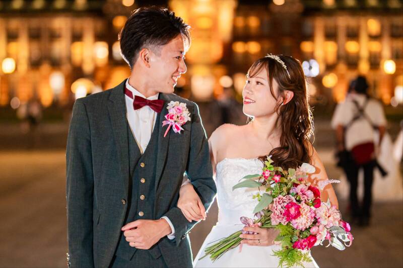 東京駅の街並みと共に