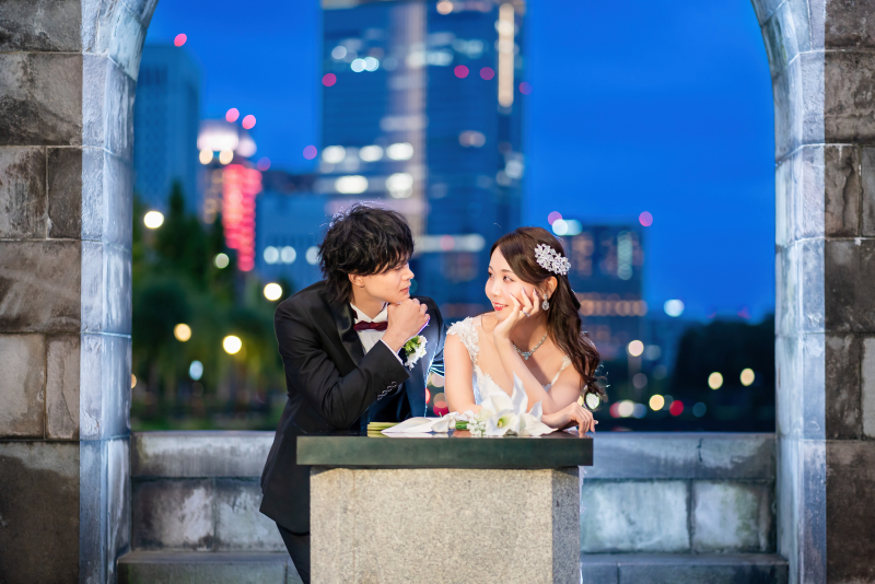 見つめ合うおふたりの空気感がロマンチックな一枚。