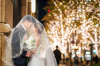 【東京駅&選べる1SPOT】夕暮れの明治生命館＋丸の内イルミネーション