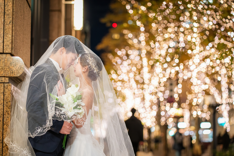 【東京駅&選べる1SPOT】夕暮れの明治生命館+丸の内イルミネーション