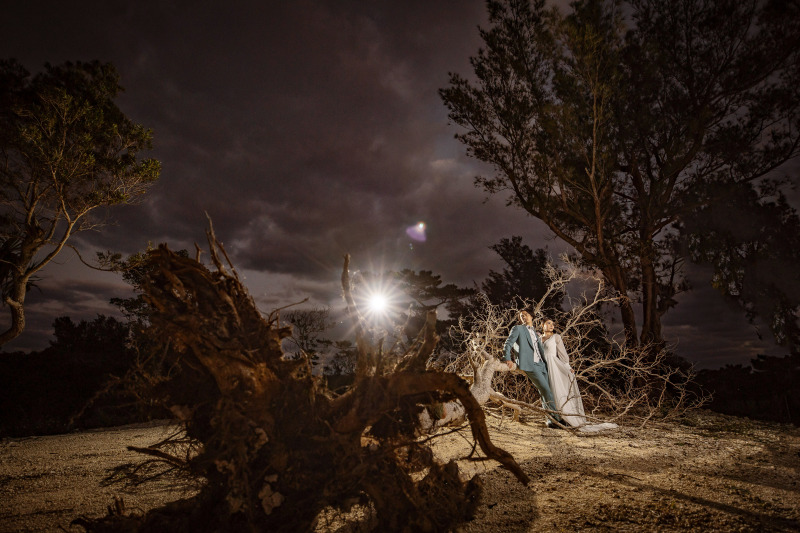 ワイルドな大自然の中のお二人