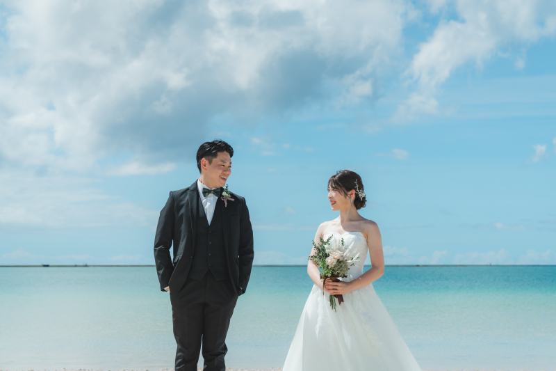 少し緊張した雰囲気で…ビーチ撮影からスタート