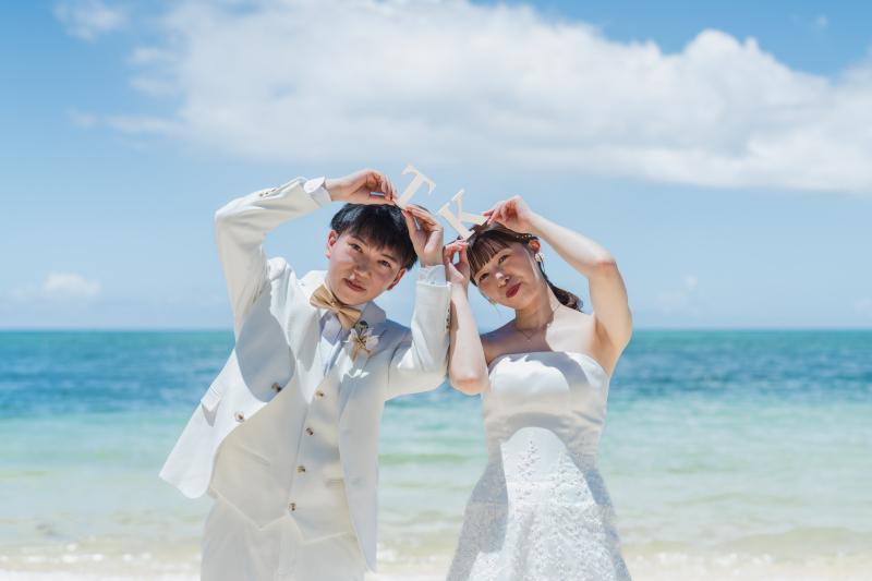 おふたりのイニシャルと一緒にはいチーズ！