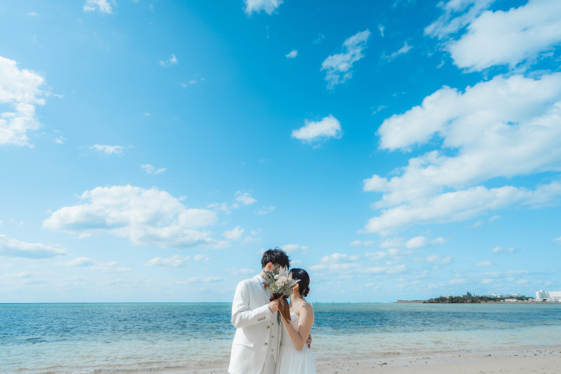 ブーケを使ってフォトウェディングの定番ポーズ♬