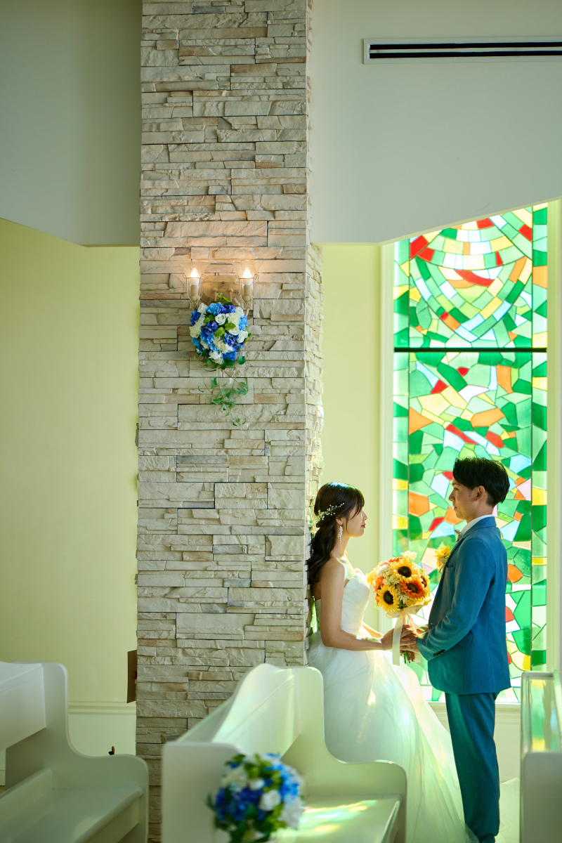 ステンドグラスが作り出す特別なチャペルでの時間