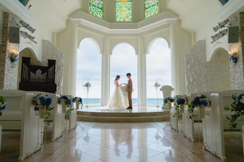 教会いっぱいに広がる景色の中で結ばれる瞬間