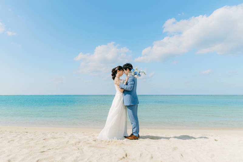 青い海をバックにいよいよ撮影スタート！