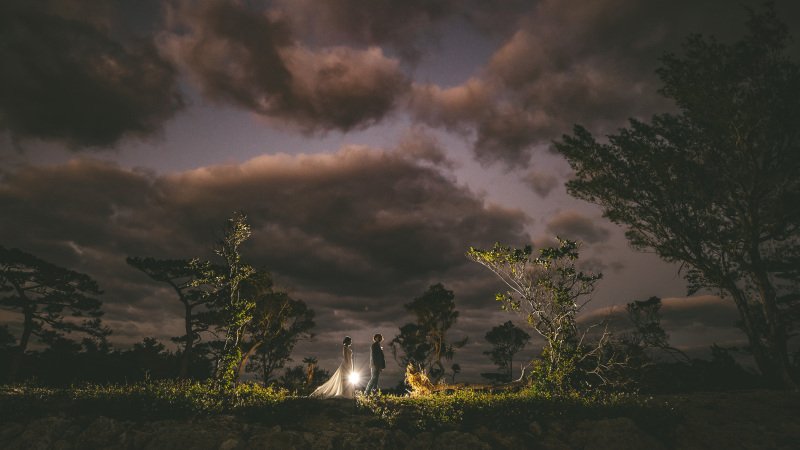 照らされた光のもとで