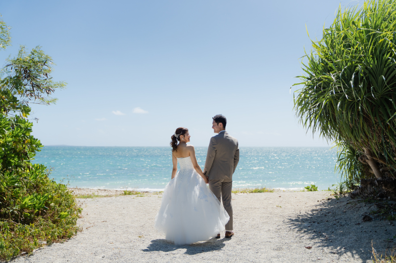 緑の先に広がる海で撮影スタート！