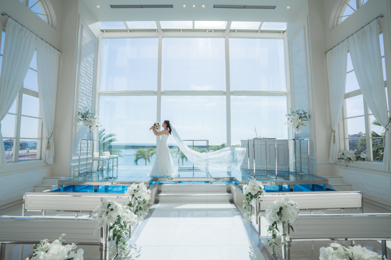 まるで祭壇に天使が舞い降りたような素敵な一枚