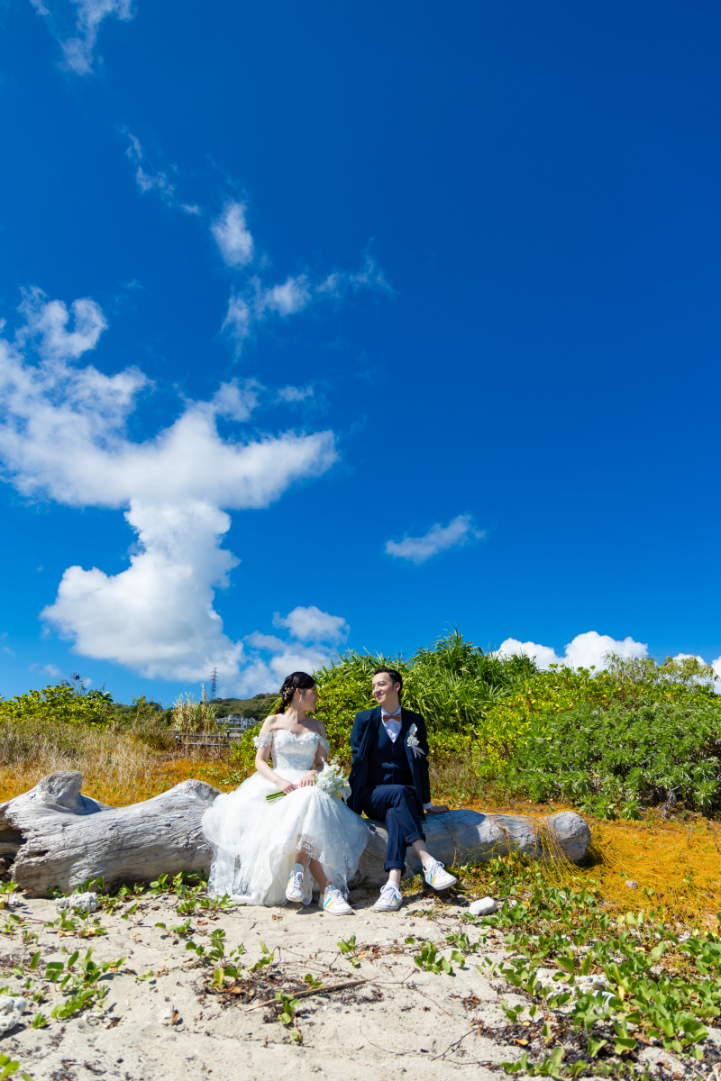 透き通る青空の下で想いを重ね合うふたりの時間