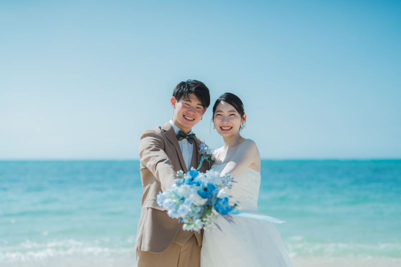 ビーチでは沖縄の自然を全身で感じながら撮影！