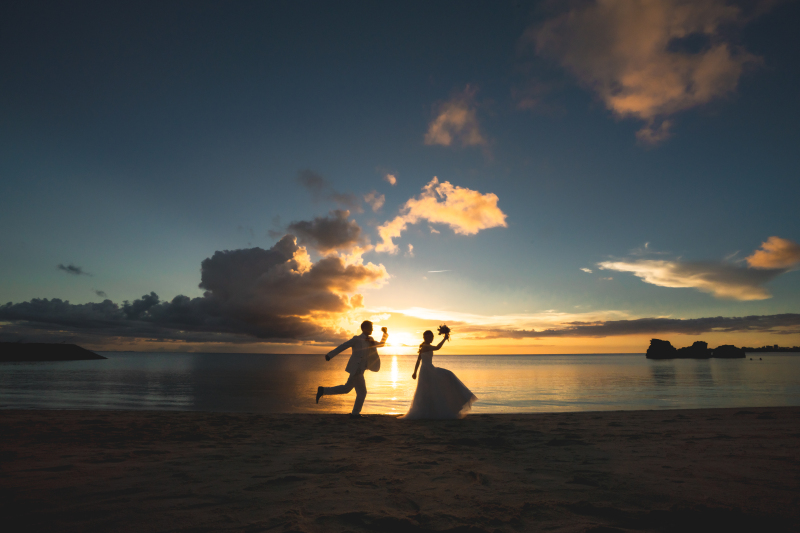 青い空にオレンジのサンセットのコントラスト