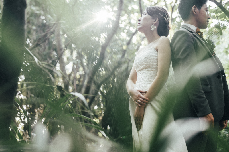 おふたり特有の雰囲気も大切にしながら、撮影を進めていきます!!沖縄だからこそ生かされるロケーション撮影の魅力を、より引き出せるような写真を常に心がけています!!グリーンの良さを感じ取ってください!!