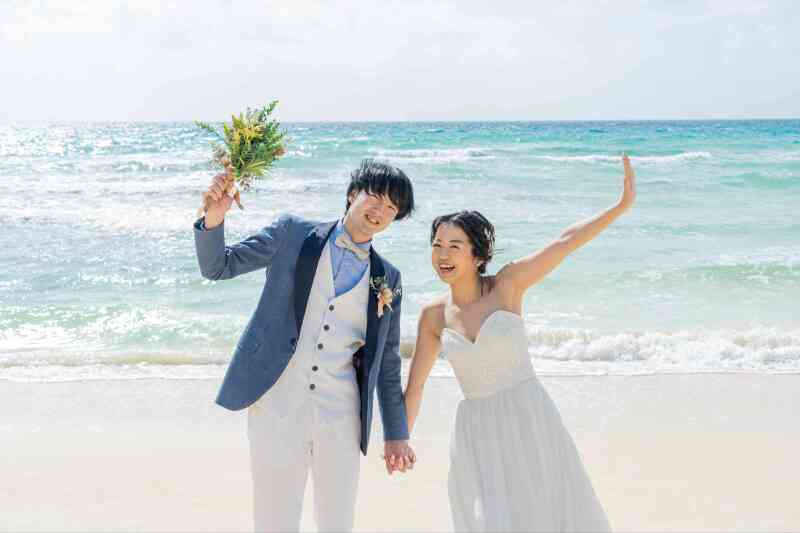 家族と一緒に！【天然ビーチ撮影with家族コミコミ130カットプラン】全データ＆プレミアムドレス＆プロヘアメイクベビーシッター付