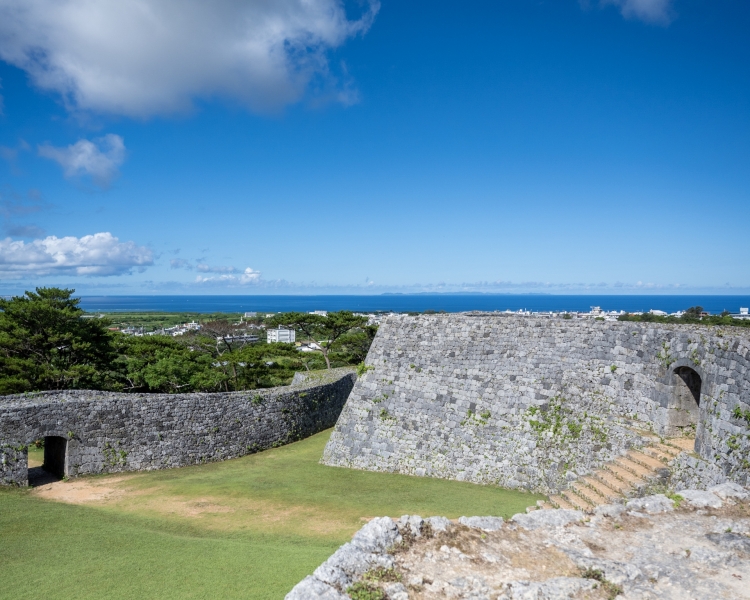 【座喜味城跡＋ビーチ撮影コミコミ150カット】☆全データ納品｜衣裳｜ヘアメイク付《追加料金不要・全ての衣装から選べる》