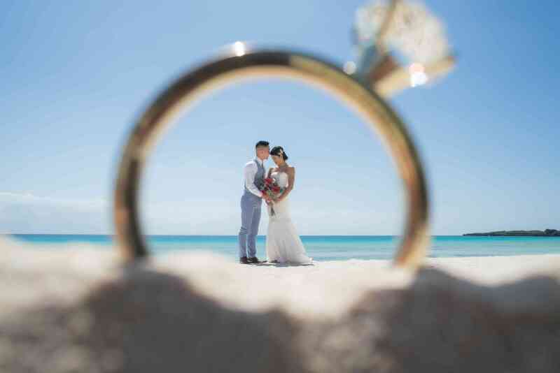 家族と一緒に！【天然ビーチ撮影with家族コミコミ130カットプラン】全データ＆プレミアムドレス＆プロヘアメイクベビーシッター付