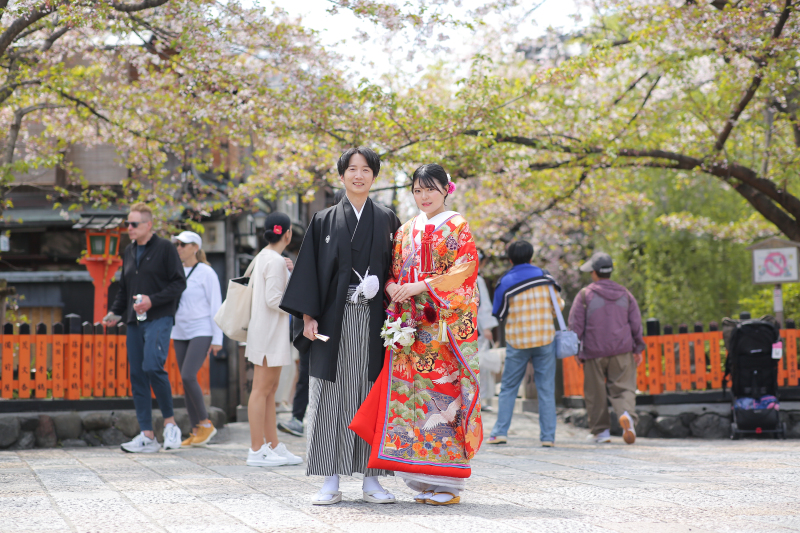 にぎわう祇園白川に到着♪