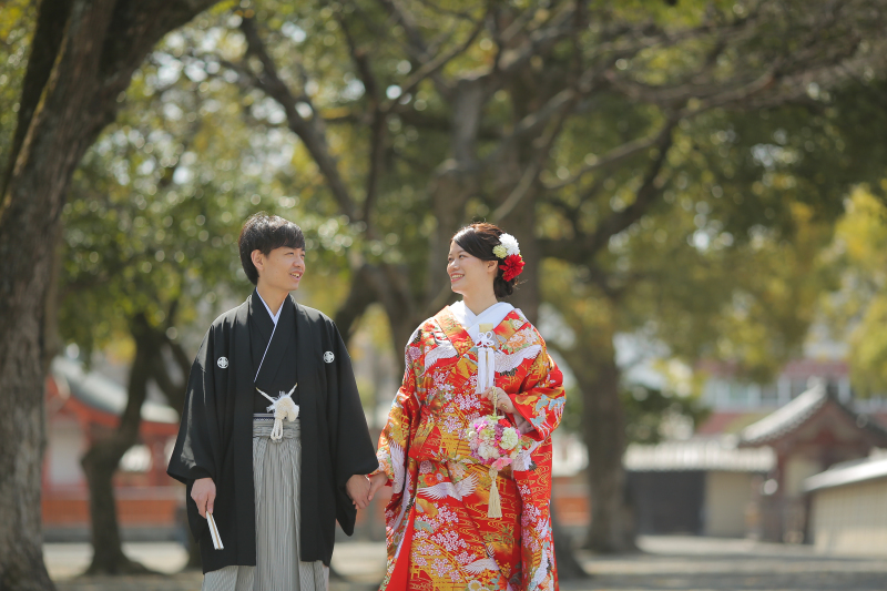 手を繋ぎながら