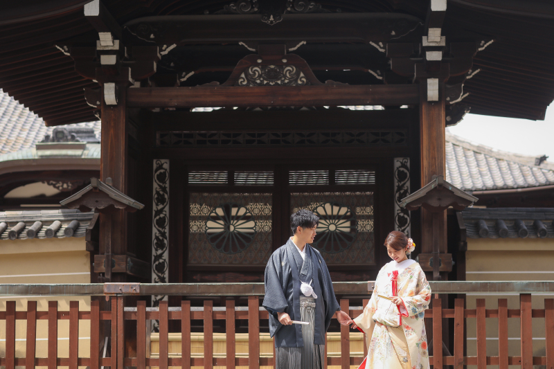 ご新郎様が見つめている先は…