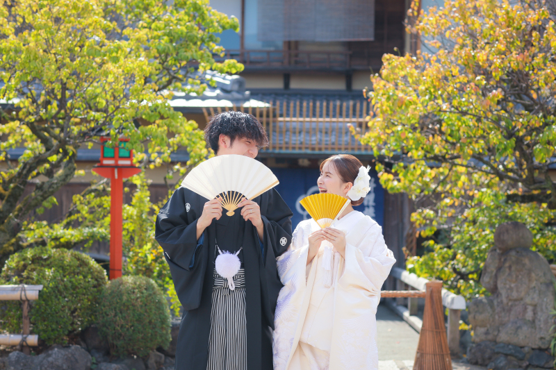 お扇子を使ったショットも