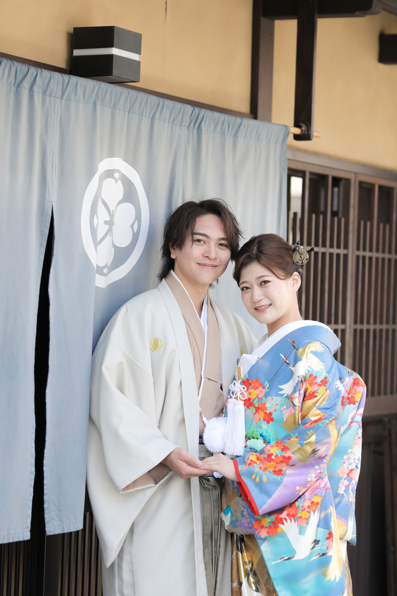 サロン前の暖簾で・・・