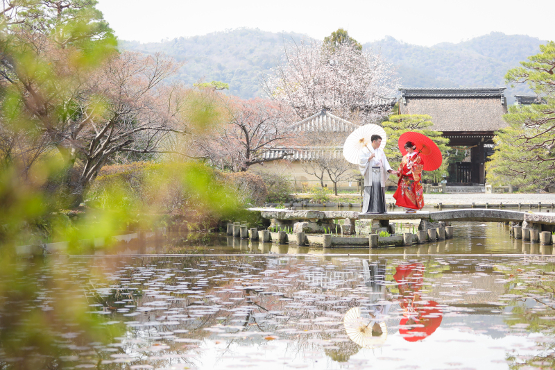 手と手を合わせて