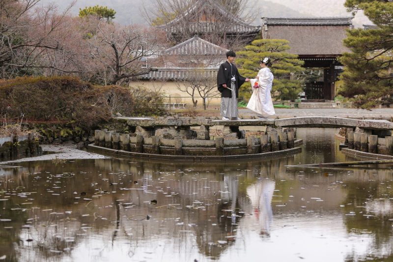 咲耶池で手を取り合って