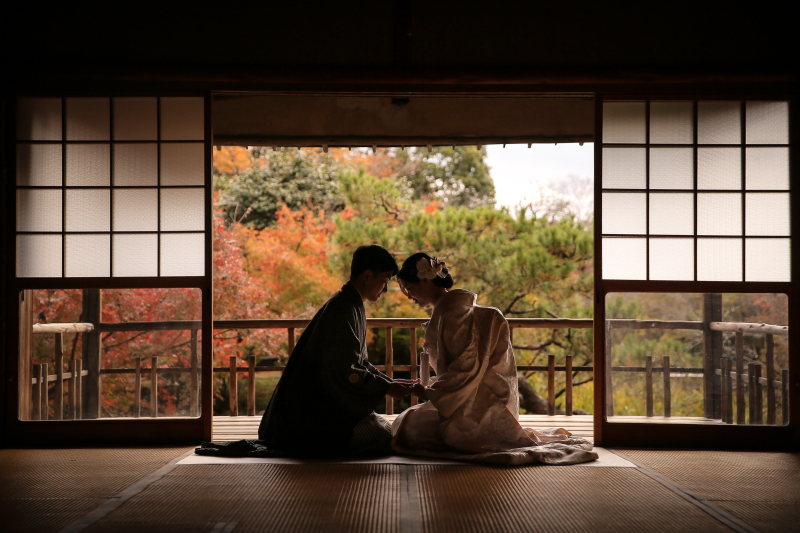 外のもみじを眺めながら