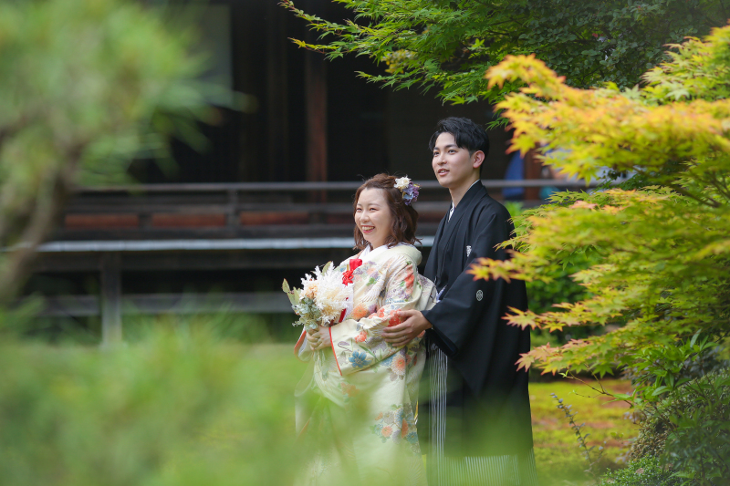 もみじに囲まれて