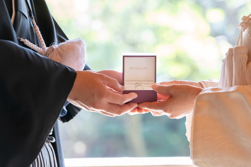 指輪ケースを使って
