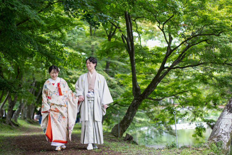 仲良く手繋ぎショット