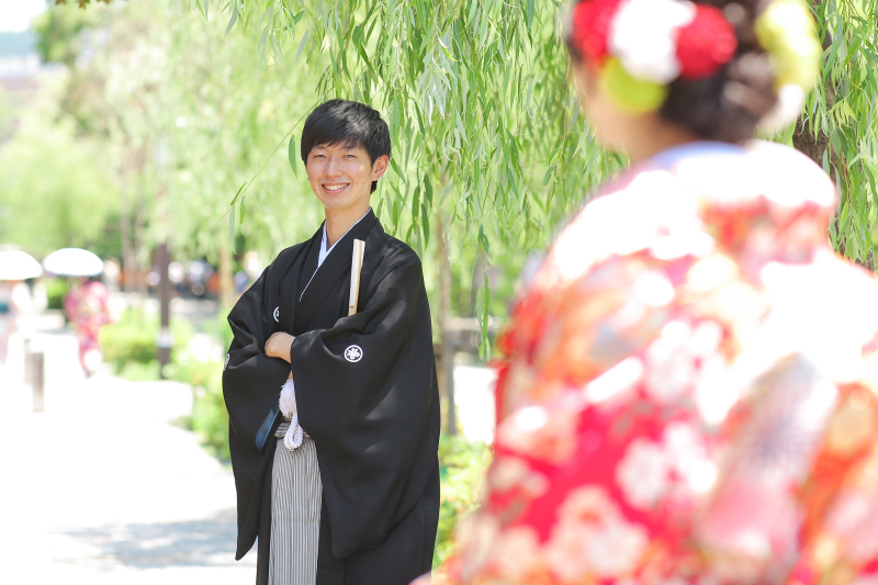 新婦様に見守られながら新郎様ソロ撮影