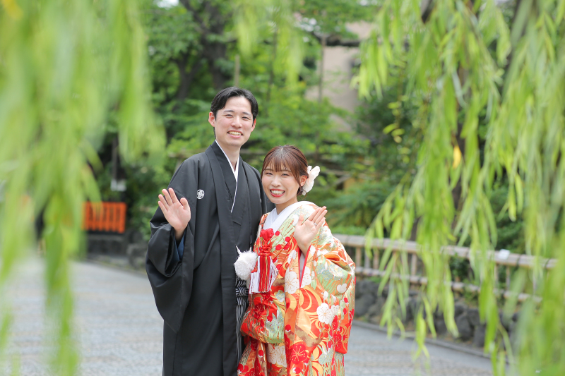 仲良くお手振り