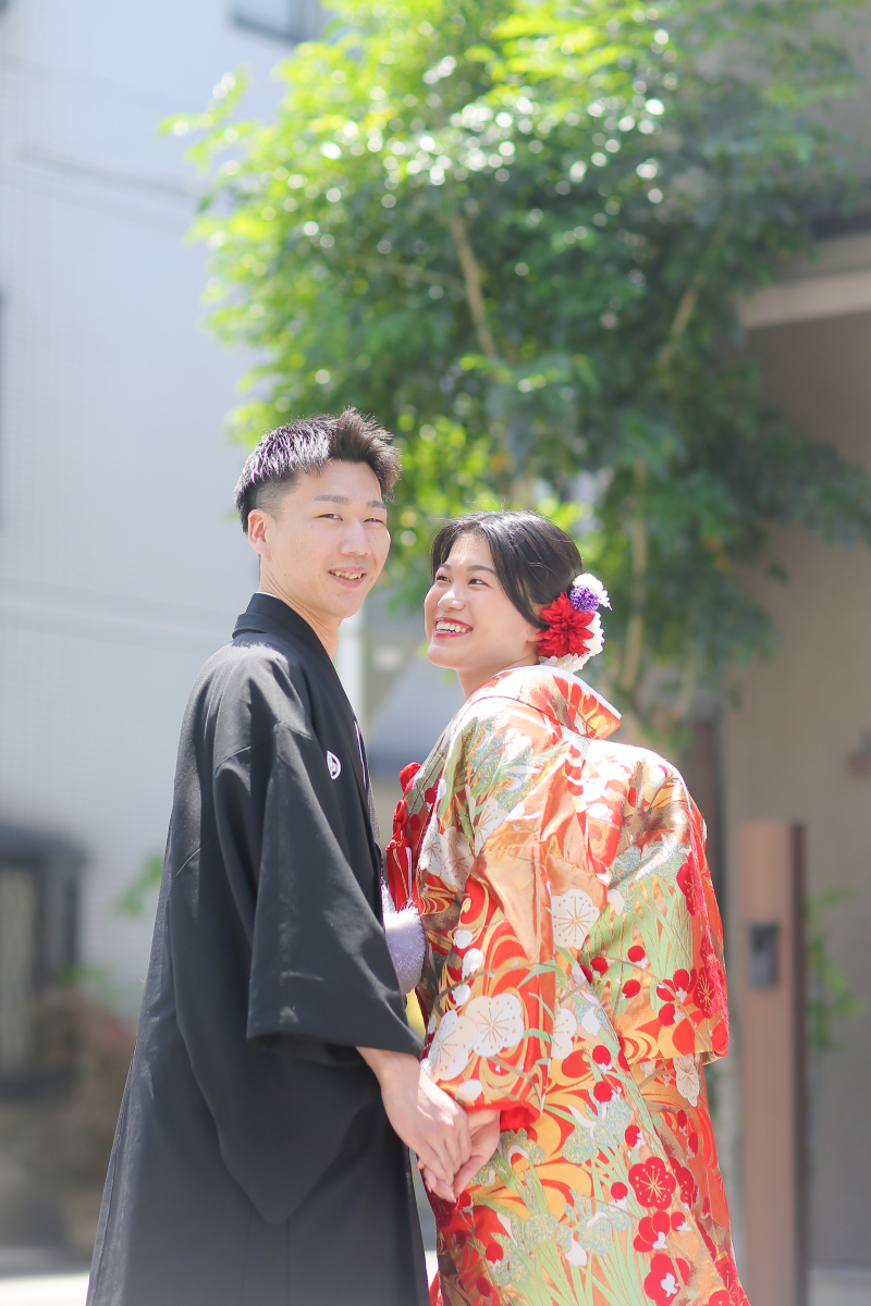 緑をバックに