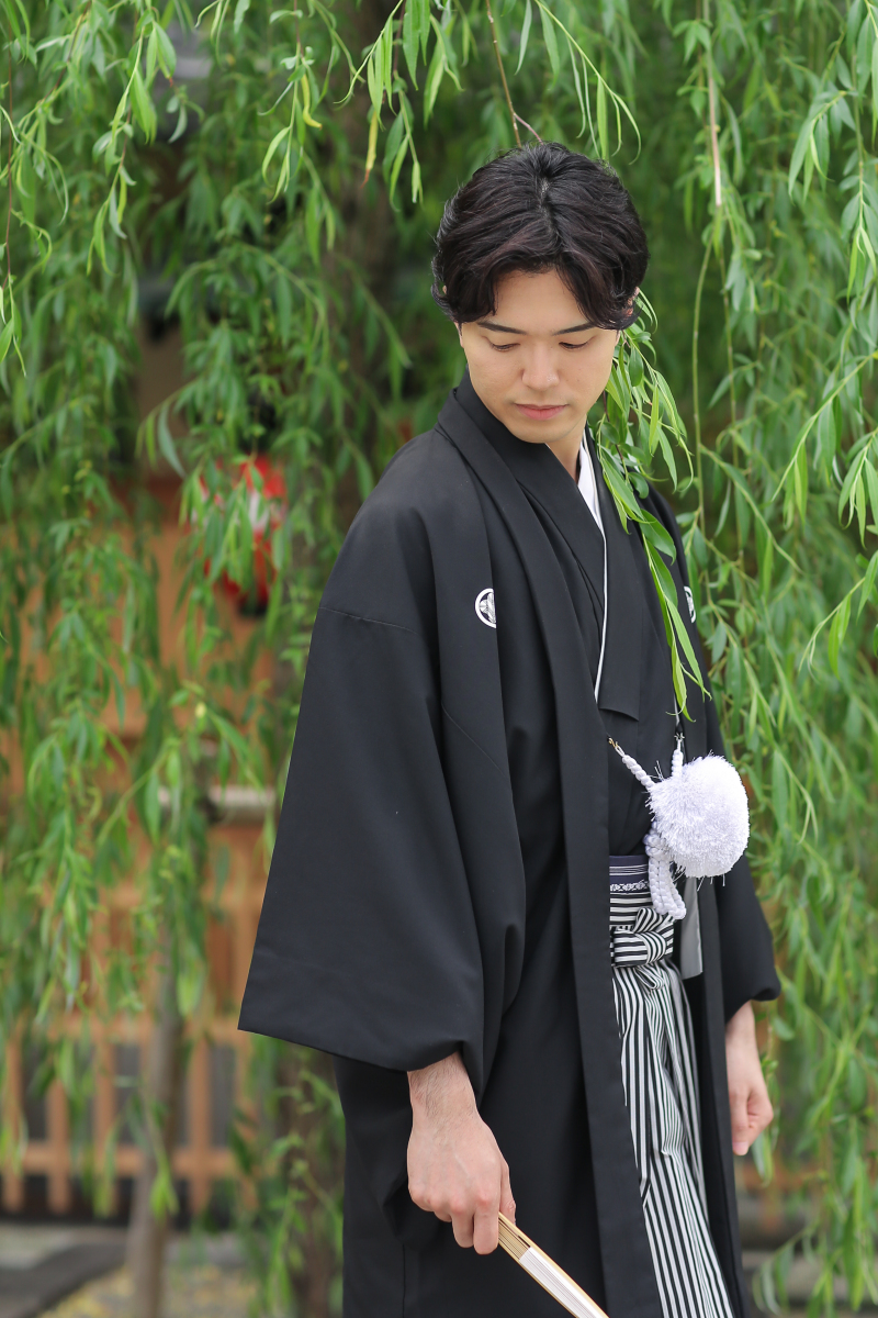 柳を背景に・・・