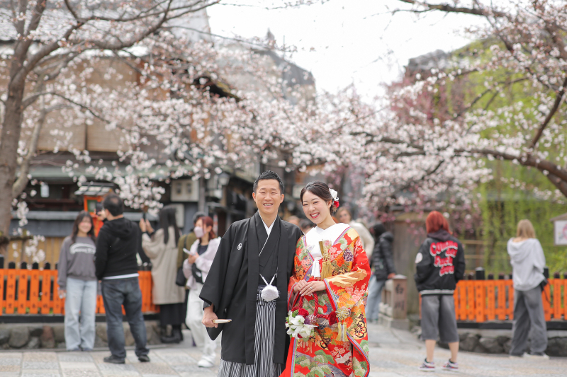 賑やかな春の祇園白川