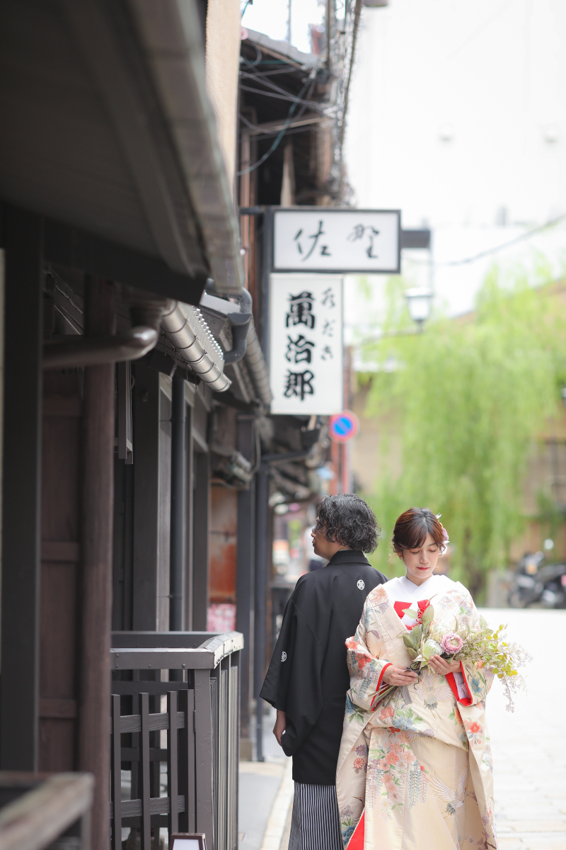 背中を合わせて