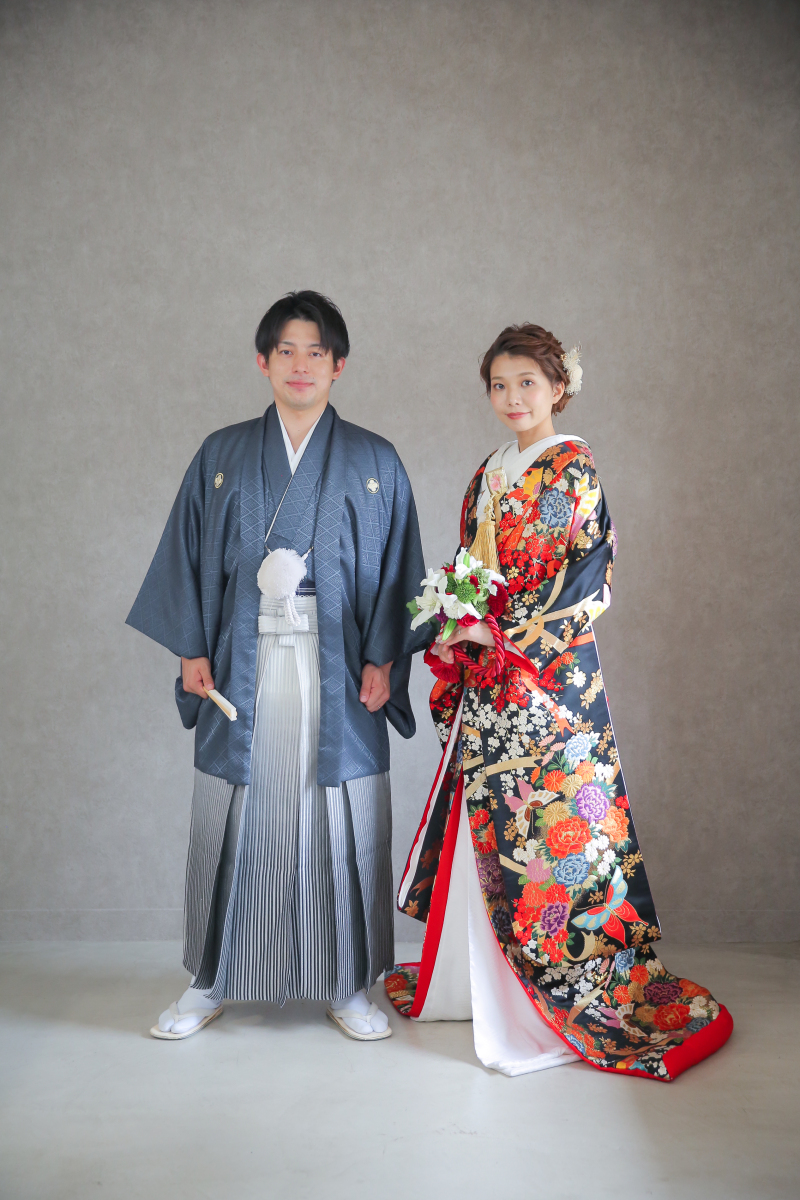 ポーズは昔から続く伝統の立ち姿