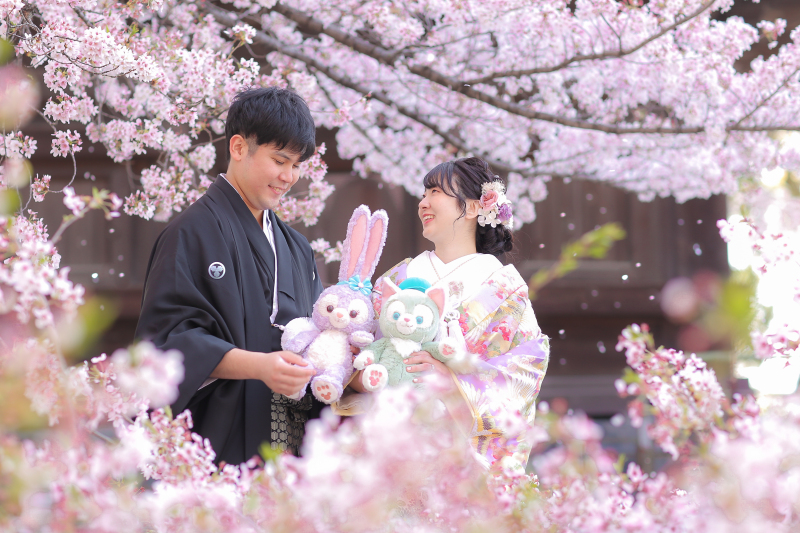 おふたりらしいナチュラルな雰囲気に満開の桜がベストマッチ◎季節ごとに色が変わる京都をお散歩気分で楽しみましょう♪