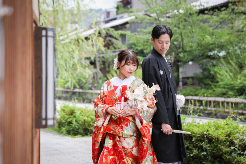 目線を外して雰囲気のある写真に.ᐟ 季節ごとに移り変わる景色を楽しんでいただきながら、撮影をおこなっていきます❀