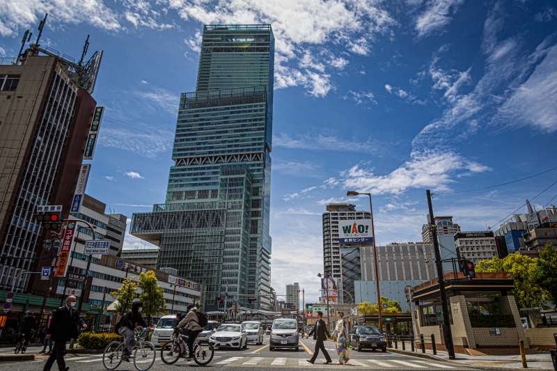 大阪を拠点に結婚式、前撮り、家族写真など幅広く活躍しています。京都でもおふたりにお会いできるのを楽しみにしています。