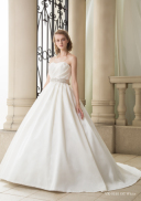 フォトウエディング福山専用衣裳室