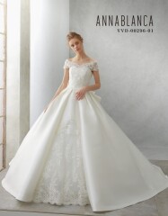 フォトウエディング福山専用衣裳室