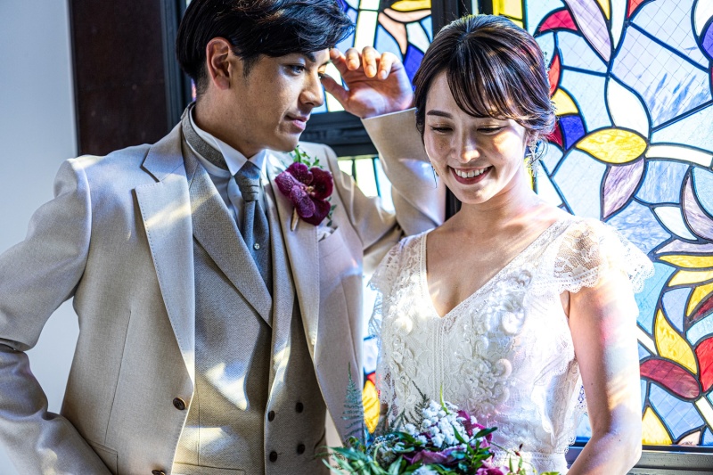 光の降り注ぐブルーのステンドグラス