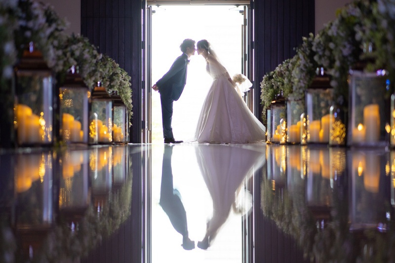 残2組【2025年12月までの撮影限定!ペアランチ券付】洋装チャペルフォト≪ドレス&タキシード1着+10カット撮影データ込≫