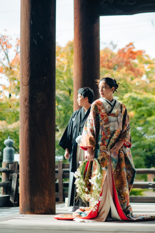 萌(もえ)×深緑×オレンジ×ベージュ