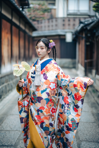 新作衣装5月入荷