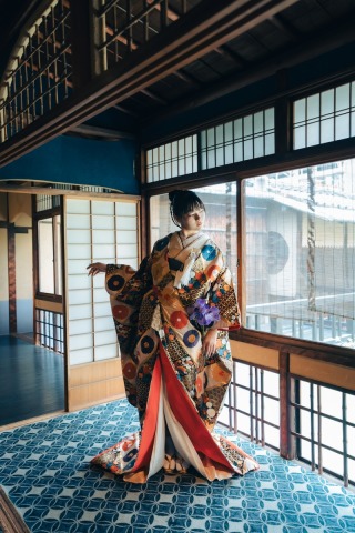 有花利 YUKARI【黒染めのクリサンセマム】